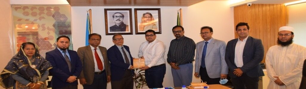 DCCI President Mr. Shams Mahmud bestowing souvenir to Vice Chancellor of Northern University